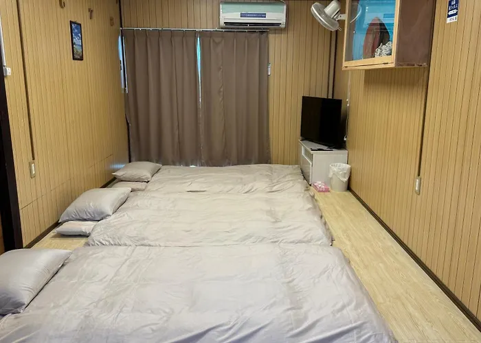 Okinawa Naha Jinjin -沖縄伝統体験型宿じんじん-